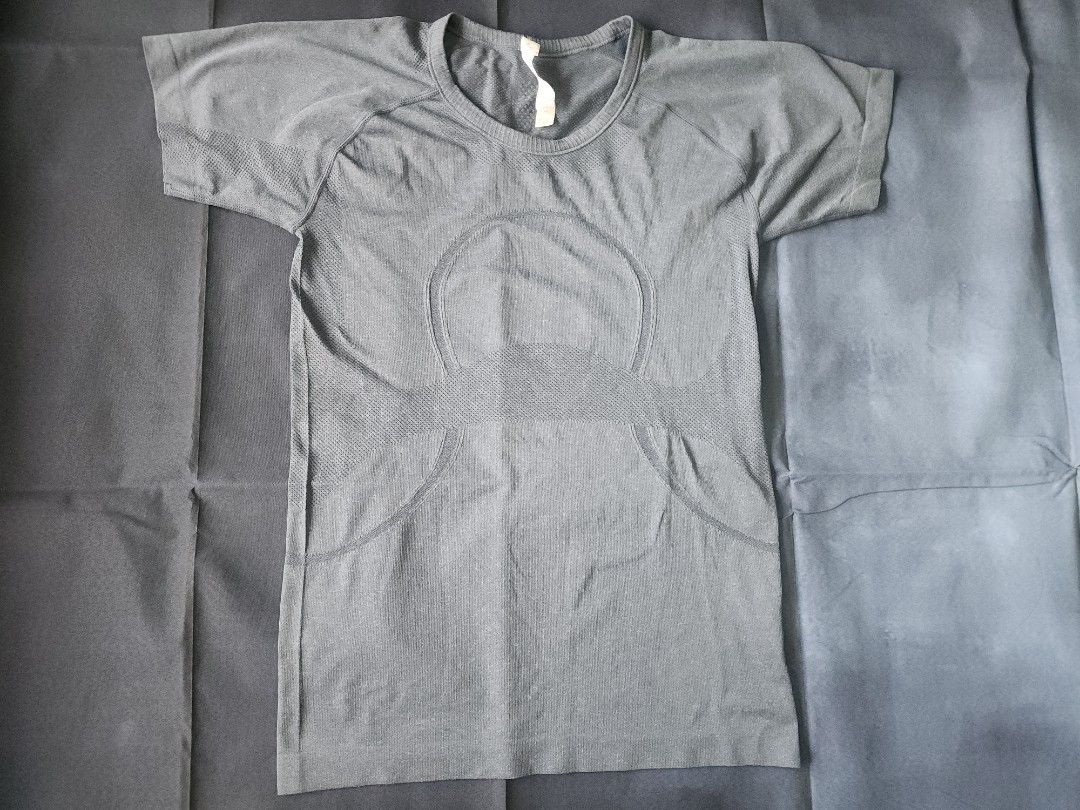 Lululemon Metal vent tech Short Sleeve Training Shirt (Category: Activewear) located in Manila. Submitted by cardano (Listing ID 1413842739, Image 3). Description: - Lululemon Metal Vent tech gray shirt - Size small - Fitted design - Textured pattern on front and back - Lululemon logo on back center.