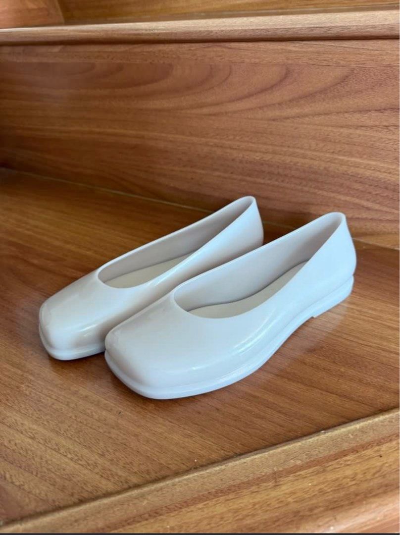 Melissa Jelly Shoes Size 5 (Category: Flats & Sandals) located in Taguig. Submitted by secondlifeph (Listing ID 1413662586, Image 3). Description: BRAND NEW WITH BOX NEVER BEEN WORN MELISSA RUBY AD Milky Beige Size 35-36 MOP: Gcash, BDO, BPI, Metrobank SHIPPING CARE OF BUYER. Pick up details provided after payment. Grab, Lalamove, GOGOXpress .