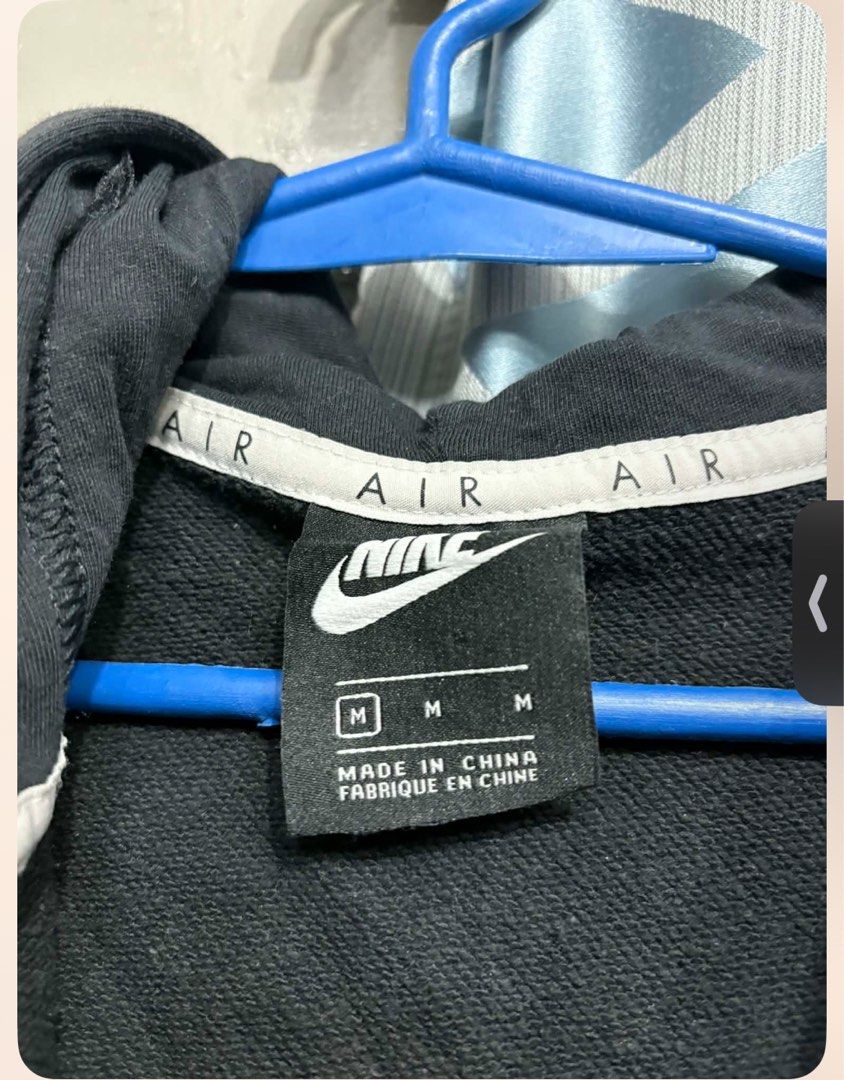 Nike Air Hoodie - Black - Medium (Category: Hoodies) located in Manila. Submitted by coolwinddd (Listing ID 1413790117, Image 2). Description: - Nike Air hoodie - Black color - Zip-up front - Nike Air logo on chest and sleeve - Size: Medium - Made in China.