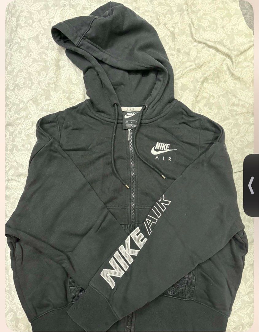Nike Air Hoodie - Black - Medium (Category: Hoodies) located in Manila. Submitted by coolwinddd (Listing ID 1413790117, Image 1). Description: - Nike Air hoodie - Black color - Zip-up front - Nike Air logo on chest and sleeve - Size: Medium - Made in China.