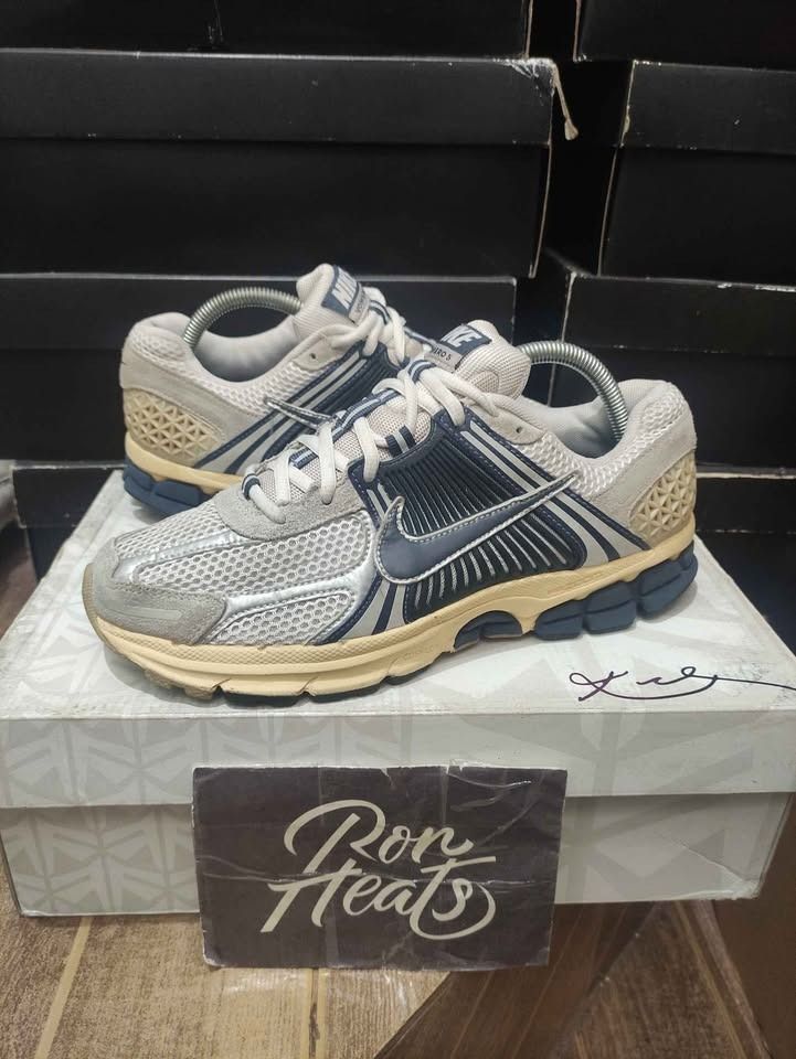Vomero 5 (Category: Sneakers) located in Cebu City. Submitted by RONHEATS (Listing ID 1413658959, Image 3). Description: size 8 legit/original guaranteed very good condition, signs of usage no mesh tears cebu area can ship nationwide 2-3 days eta door to door.