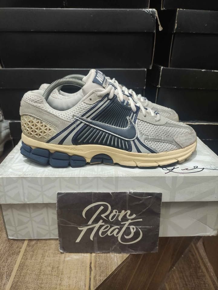 Vomero 5 (Category: Sneakers) located in Cebu City. Submitted by RONHEATS (Listing ID 1413658959, Image 1). Description: size 8 legit/original guaranteed very good condition, signs of usage no mesh tears cebu area can ship nationwide 2-3 days eta door to door.
