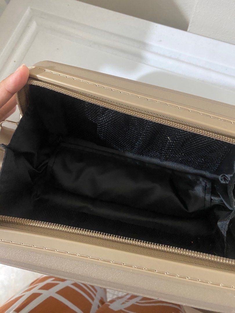 NuPrene Lucca travel bag (Category: Cross-body Bags) located in Calamba. Submitted by swizzleee (Listing ID 1413691959, Image 3). Description: - has minimal scratches (see 4th and 5th pic) - used a few times lang.