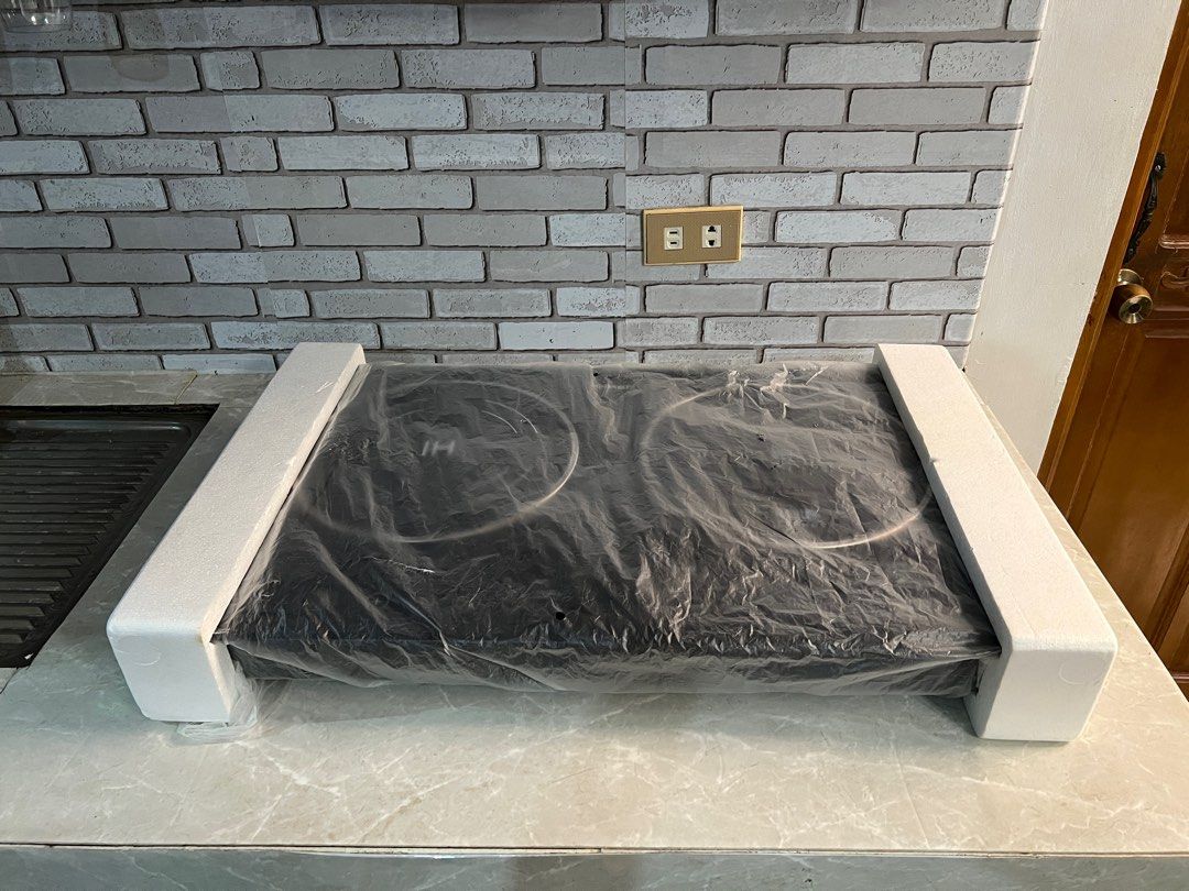 Onken Feroni Gen 2 Eco-Safe Induction Cooktop (Category: Cookers) located in Dasmarinas. Submitted by heyylei (Listing ID 1413654296, Image 2). Description: - Never Used Onken Feroni Gen 2 Eco-Safe Induction Cooktop - Two Cooking Zones - Sleek Black Glass Surface - Touch Controls - Includes Original Box, Packaging, and Manual - Ready to Use - Model Number: IFC 91030K.