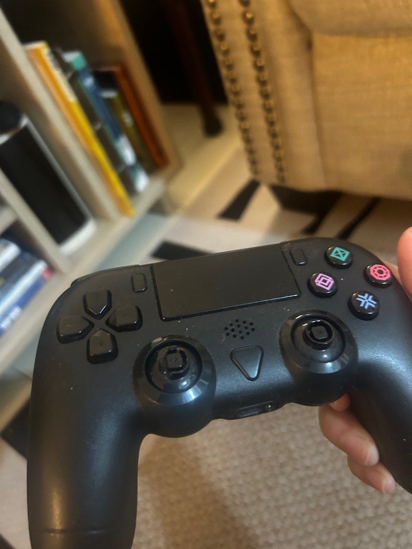 Ps4 controller (Category: Controllers) located in Taguig. Submitted by uniquefindsmnl (Listing ID 1413705033, Image 3). Description: Working fine 2 knobs got removed .