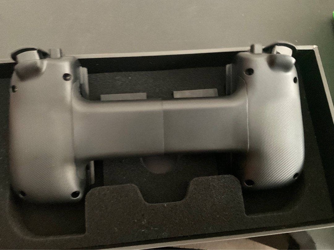 Razer Kishi V2 (type c) (Category: Controllers) located in Manila. Submitted by 2025.gadgetspot (Listing ID 1413703217, Image 3). Description: original price: 5400 selling for : 3,800 - few scratches but working as new - slightly nego - complete accessories can do ship / meetups - qc pm if interested..
