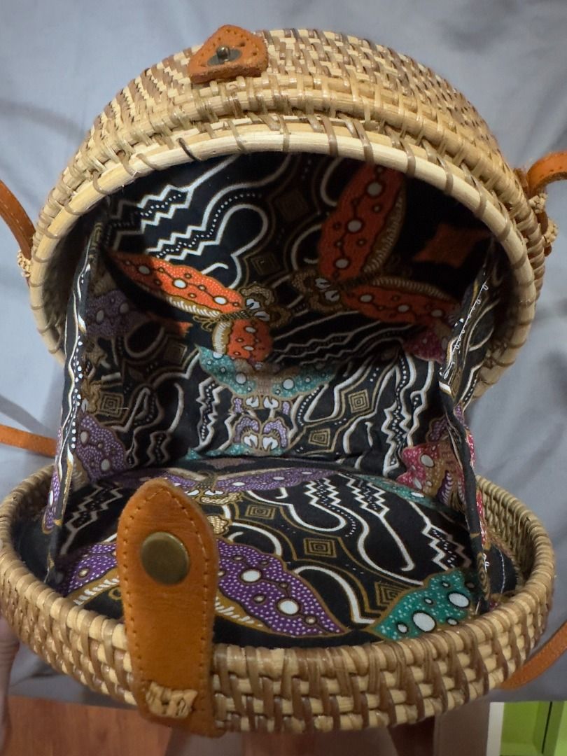 Round Woven Rattan Bag with Leather Strap (Category: Cross-body Bags) located in Manila. Submitted by jmacg (Listing ID 1413744454, Image 3). Description: What you see is what you get Shipping ℅ buyer.