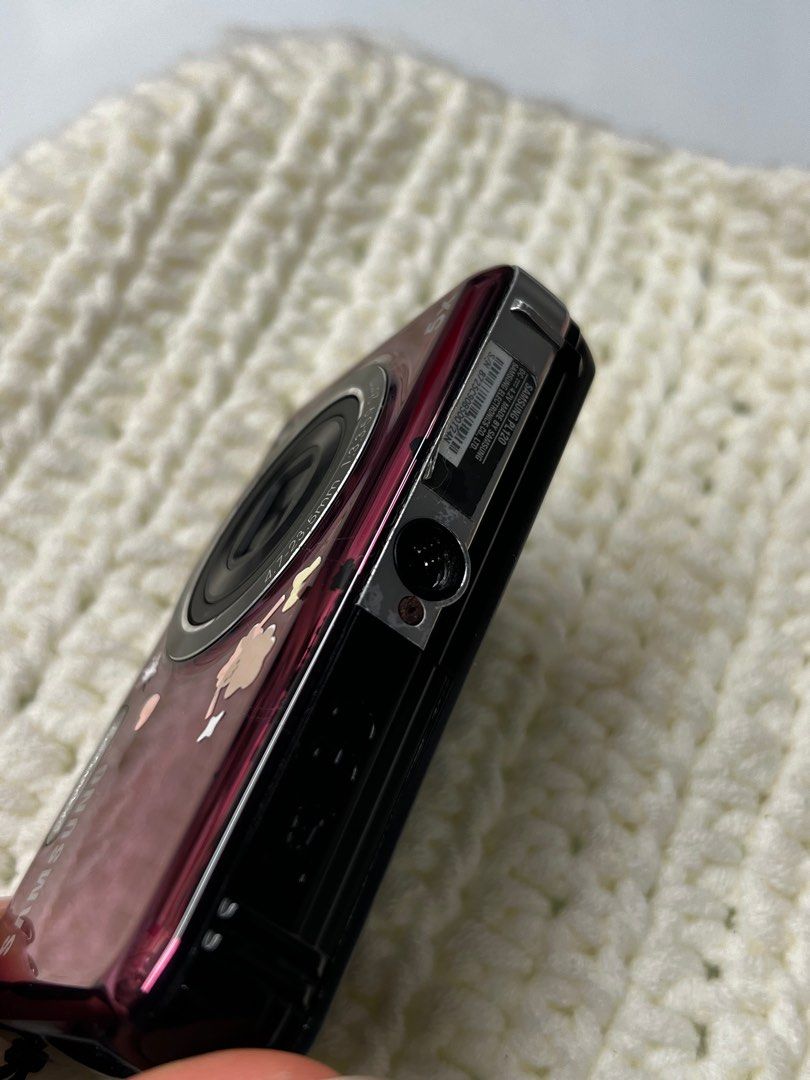 SAMSUNG PL120 (Cardinal Pink) (Category: Cameras) located in Manila. Submitted by pourtoi.mnl (Listing ID 1413841766, Image 2). Description: SAMSUNG PL120 Cardinal Pink 🩷 perfect for those who want the digicam selfies — dual screen! 🩷 8/10 body cosmetics (lacking port cover and some minimal scratches) 🩷 14 MP camera with 5x optical zoom and working flash 🩷 note: lcd burn but does not affect outputs at all (check pictures included) 🩷 inclusio
