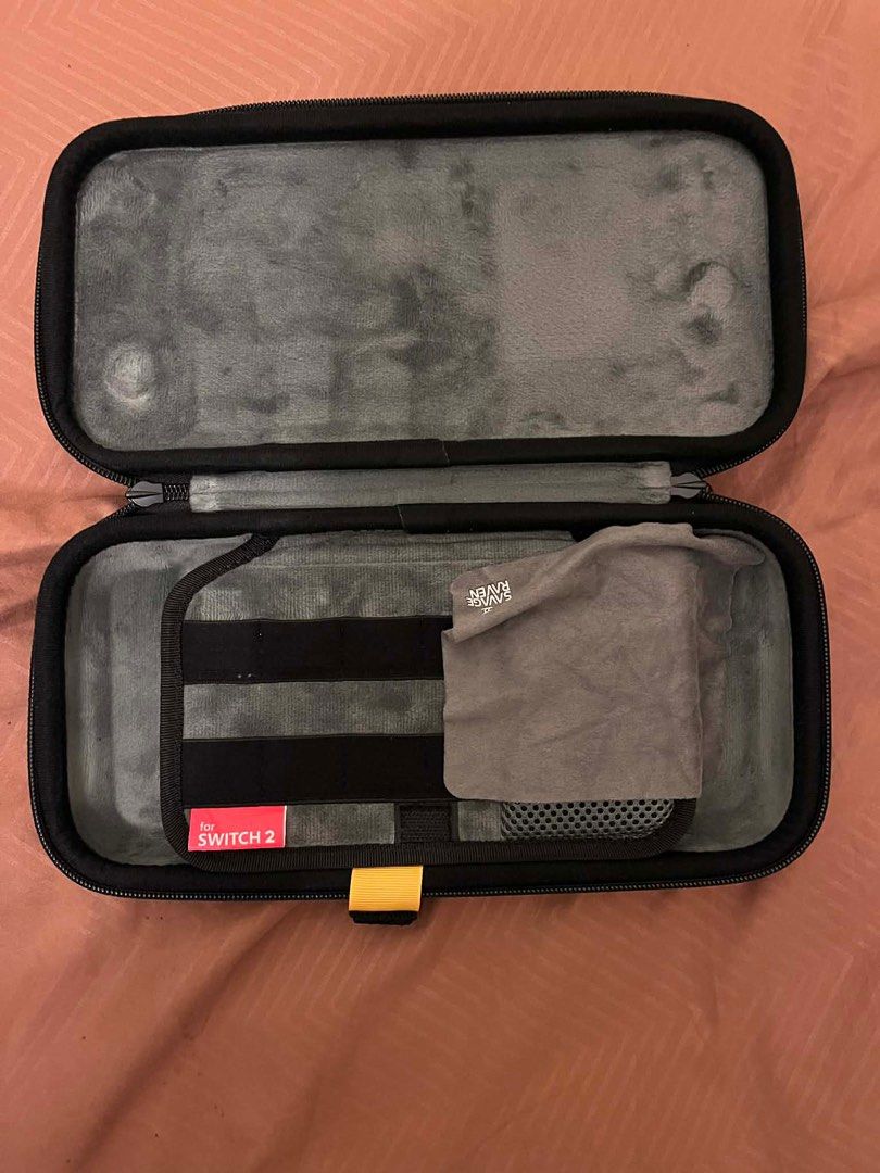Skull & Co. EDC Case and Neo Grip Bundle (Category: Cases & Covers) located in Taguig. Submitted by prelovedby.em (Listing ID 1413825918, Image 3). Description: - Skull & Co. EDC Case and Neo Grip for switch2 Bundle - No box na po .