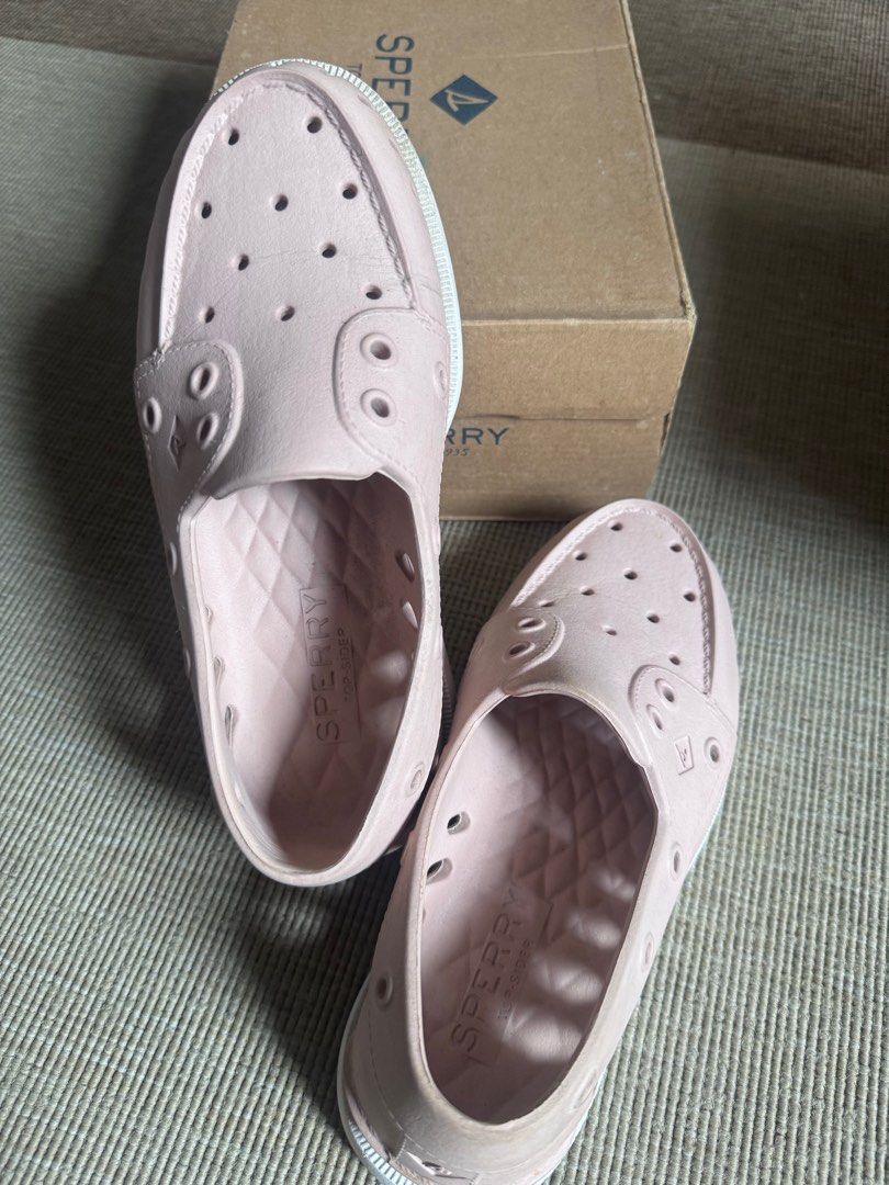 Sperry rubber top-sider (Category: Shoe inserts) located in Makati City. Submitted by sjmax (Listing ID 1413703063, Image 2). Description: Rfs: decluttering Minimal use Needs cleaning Pwede sa maselan.