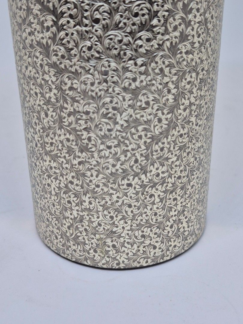 Tea canister (Category: Coffee & Tea Tableware) located in Santa Rosa. Submitted by thesecondshelf (Listing ID 1413765071, Image 3). Description: please see photos.