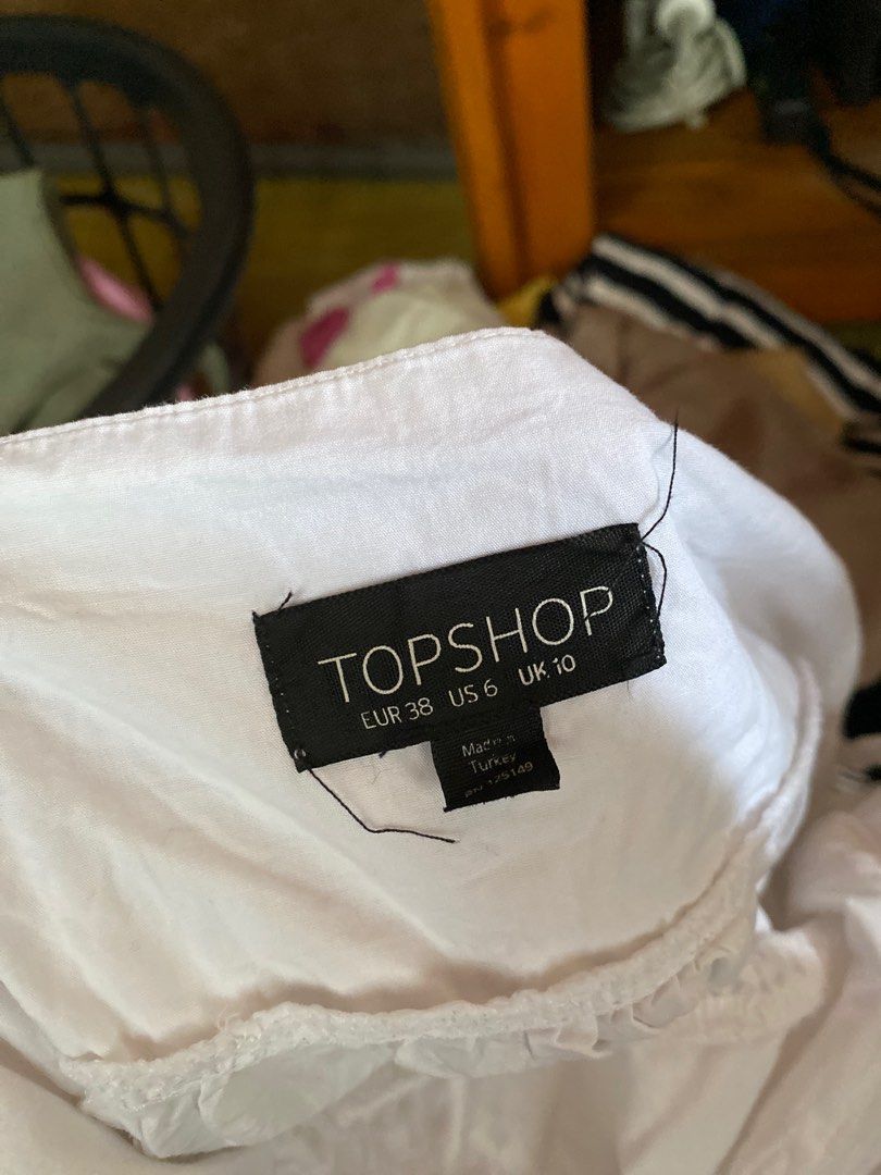 Topshop Peplum White Top (Category: Sleeveless) located in Pozorrubio. Submitted by _firstdateboutique (Listing ID 1413762312, Image 3). Description: .