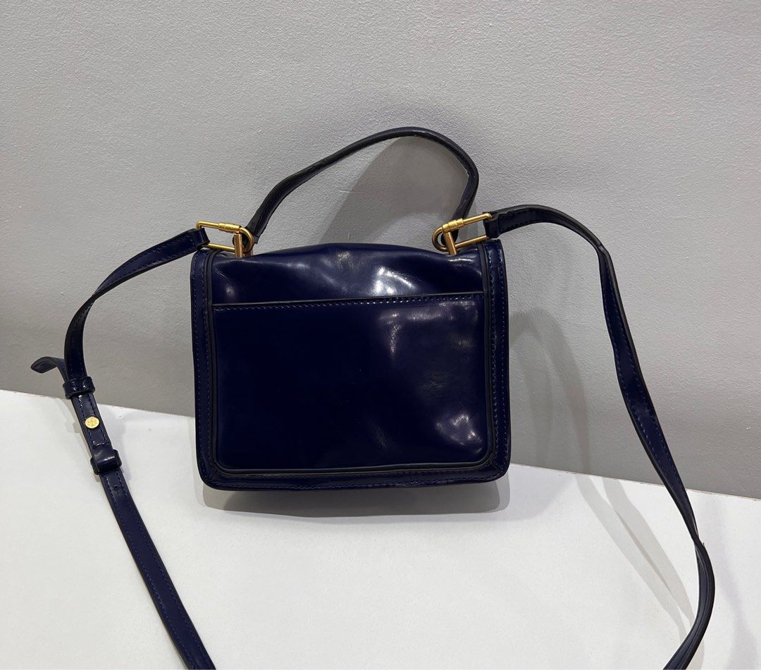 Tory Burch (Category: Luxury Bags & Wallets) located in Cebu City. Submitted by brandedcorner_ph (Listing ID 1413838941, Image 2). Description: Pre-loved (T)ory (B)urch Juliette Mini Top Handle Satchel 100% Authentic or money back Condition •Excellent condition •No flaws Product Details •Color: Blue •Hardware: Gold tone •Material: Leather •Approximate Dimensions in inches: H6 x W8 x D3 Color may vary due to lighting. PM for more photos Mine: 2,95