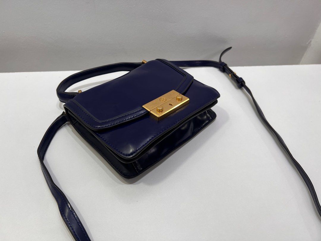 Tory Burch (Category: Luxury Bags & Wallets) located in Cebu City. Submitted by brandedcorner_ph (Listing ID 1413838941, Image 3). Description: Pre-loved (T)ory (B)urch Juliette Mini Top Handle Satchel 100% Authentic or money back Condition •Excellent condition •No flaws Product Details •Color: Blue •Hardware: Gold tone •Material: Leather •Approximate Dimensions in inches: H6 x W8 x D3 Color may vary due to lighting. PM for more photos Mine: 2,95