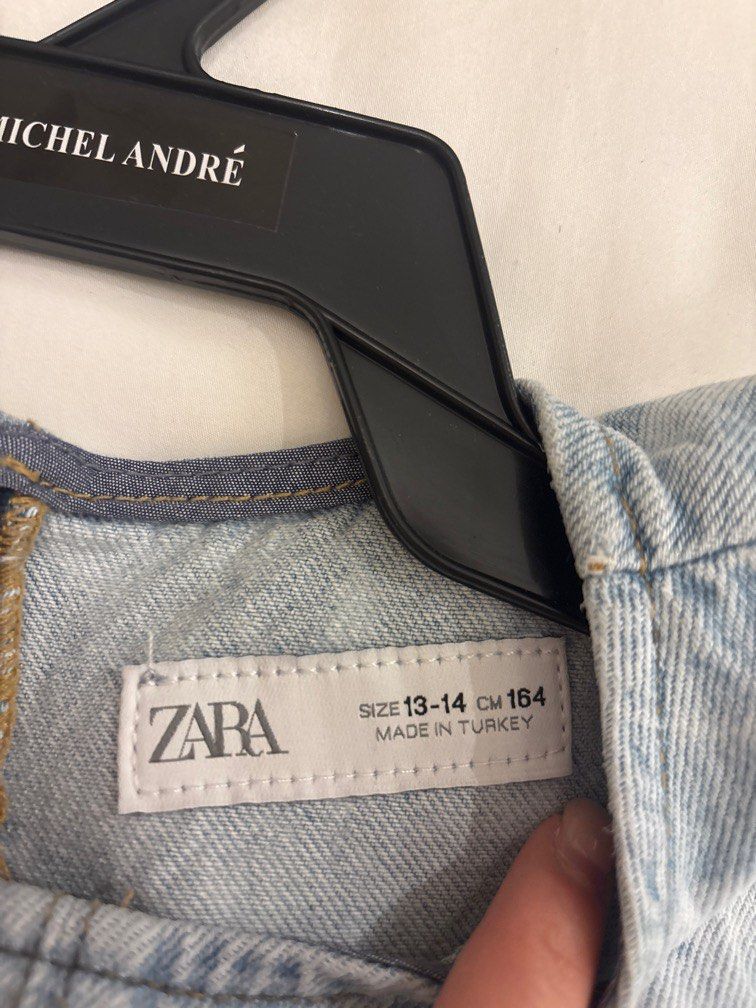 Zara Denim Floral Top (Category: Sleeveless) located in Manila. Submitted by b_fashion_closet (Listing ID 1413702941, Image 2). Description: Never been used Size 13-14 but fits like XS women’s .