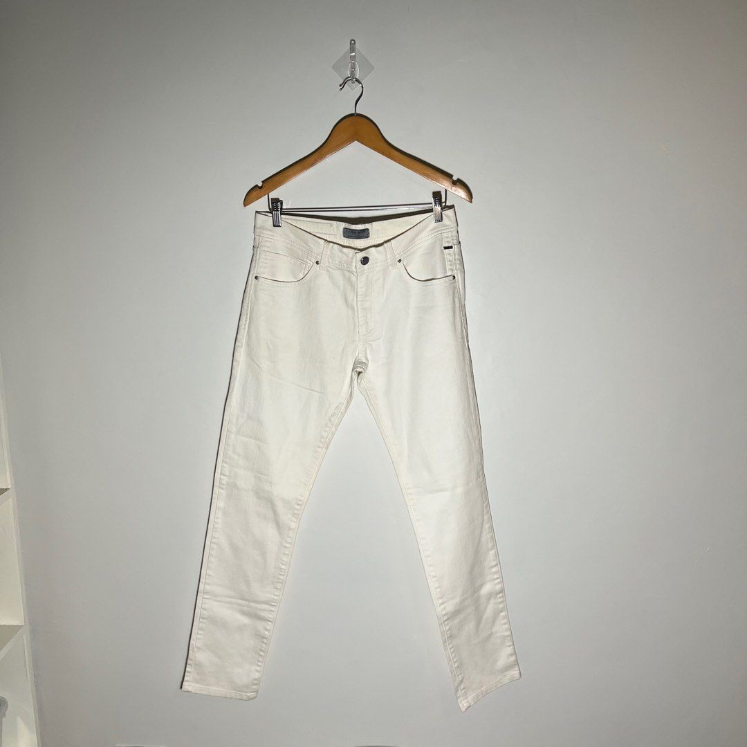 Zara Man White Slim-fit Jeans (Category: Jeans) located in Paranaque City. Submitted by shopdeclutterfly (Listing ID 1413836922, Image 1). Description: Selling for my husband! :) BRAND: Zara Man BEST FITS: Medium (Men Size) Message me for more information. Important Notes: — Color may vary slightly due to lighting and screen settings. — This is a preloved item. — Minor signs of wear may be present — There may be small stains, dots, or marks due t