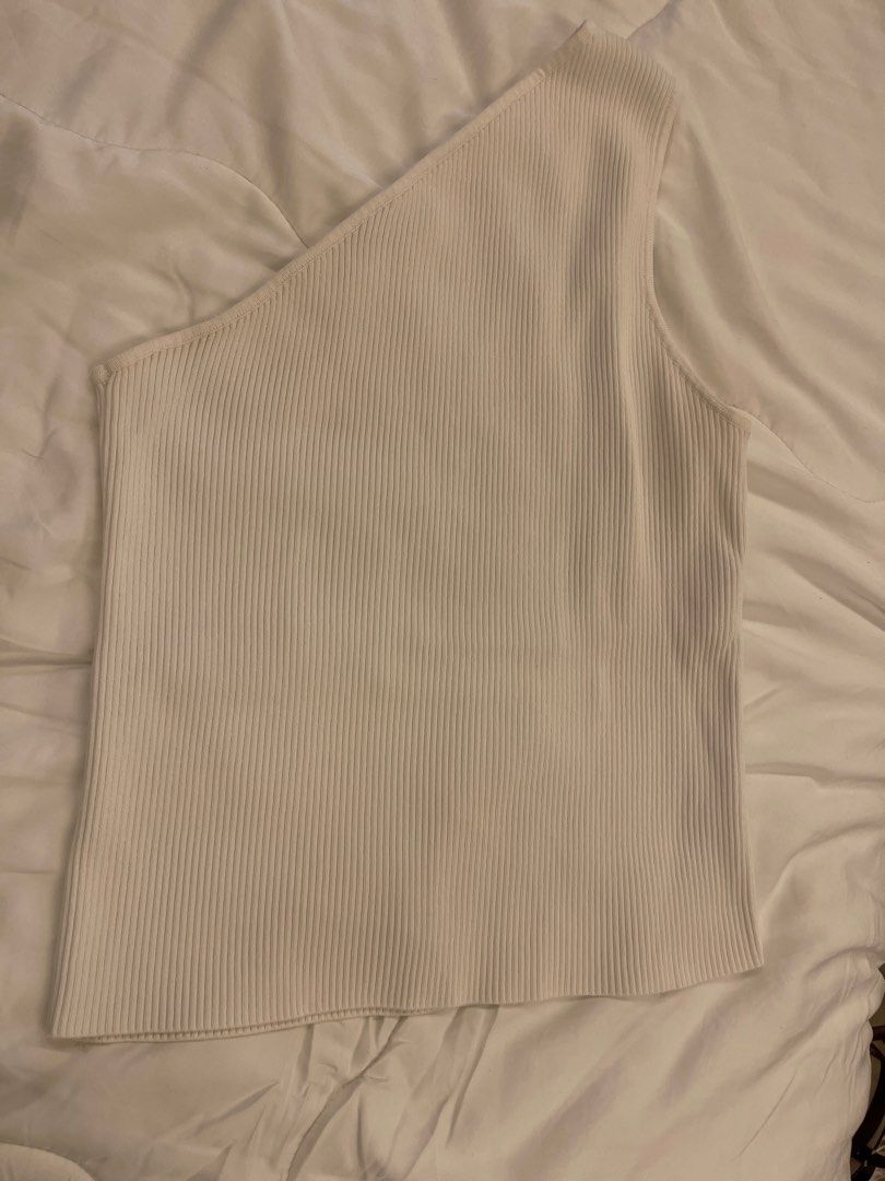 Zara One Shoulder Asymmetric Ribbed Top (Category: Sleeveless) located in Paranaque City. Submitted by triciadeclutter (Listing ID 1413785880, Image 1). Description: - heavy knit, super great quality.