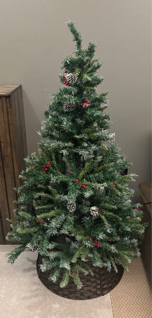 5ft Christmas Tree with Decorations!