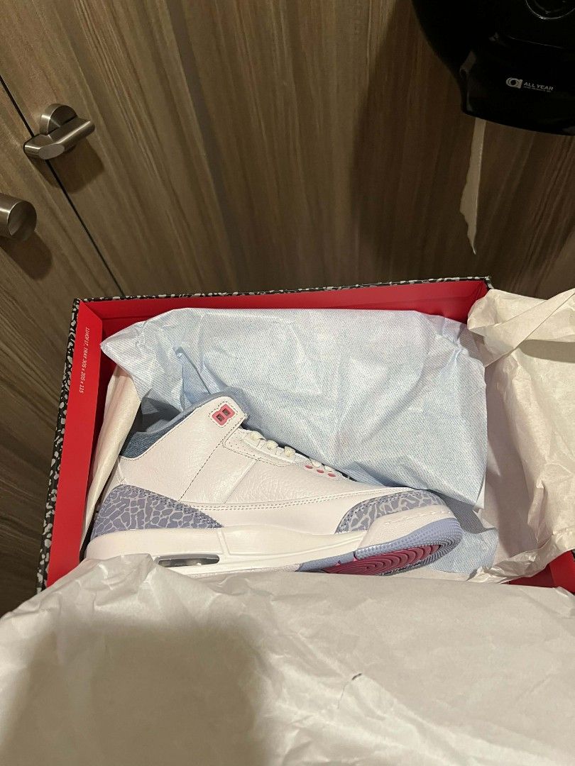 Air Jordan 3 Retro (Category: Sneakers) located in Zamboanga. Submitted by _catflakes (Listing ID 1413934860, Image 3). Description: Got this from Nike Ayala Mall Cebu. used once for fitting purposes only RFS: wrong size Size: 37.5 or 23.5 cm Price is negotiable. PM me your offers :)).