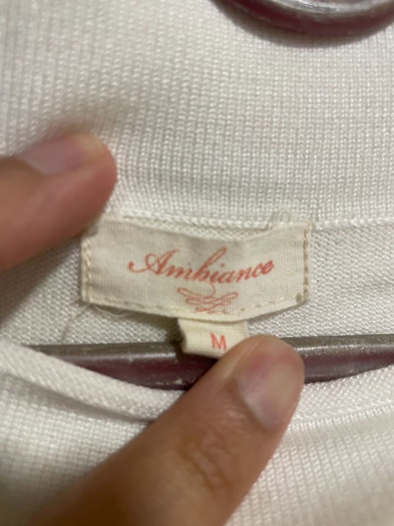 Ambiance White Womens Skirt (Category: Blouses) located in Mandaluyong City. Submitted by _copndrop (Listing ID 1414009190, Image 2). Description: - Ambiance white top - Size: M - Features a ribbed design - Round neckline - Made of knit fabric - Perfect for various outfits NO WHEN WORN PICS RFS: DECLUTTERING LENGTH: 16 INCHES WAIST: 26 INCHES LOC: MANDALUYONG.