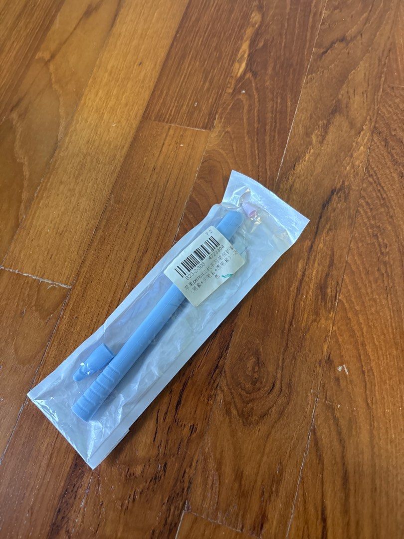 Apple pencil cover and tip (Category: Laptops & Notebooks) located in Singapore. Submitted by antheayip076351 (Listing ID 1413950582, Image 1). Description: Brand new Wrapping is a little crumpled but completely unused.