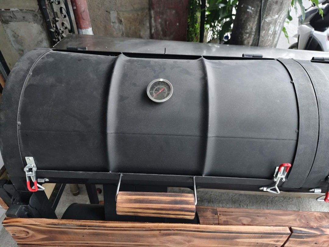Barrel Pro/Smoker Grill (Category: Outdoor Furniture) located in Quezon City. Submitted by daisyuy1979 (Listing ID 1413905996, Image 3). Description: Good Condition.