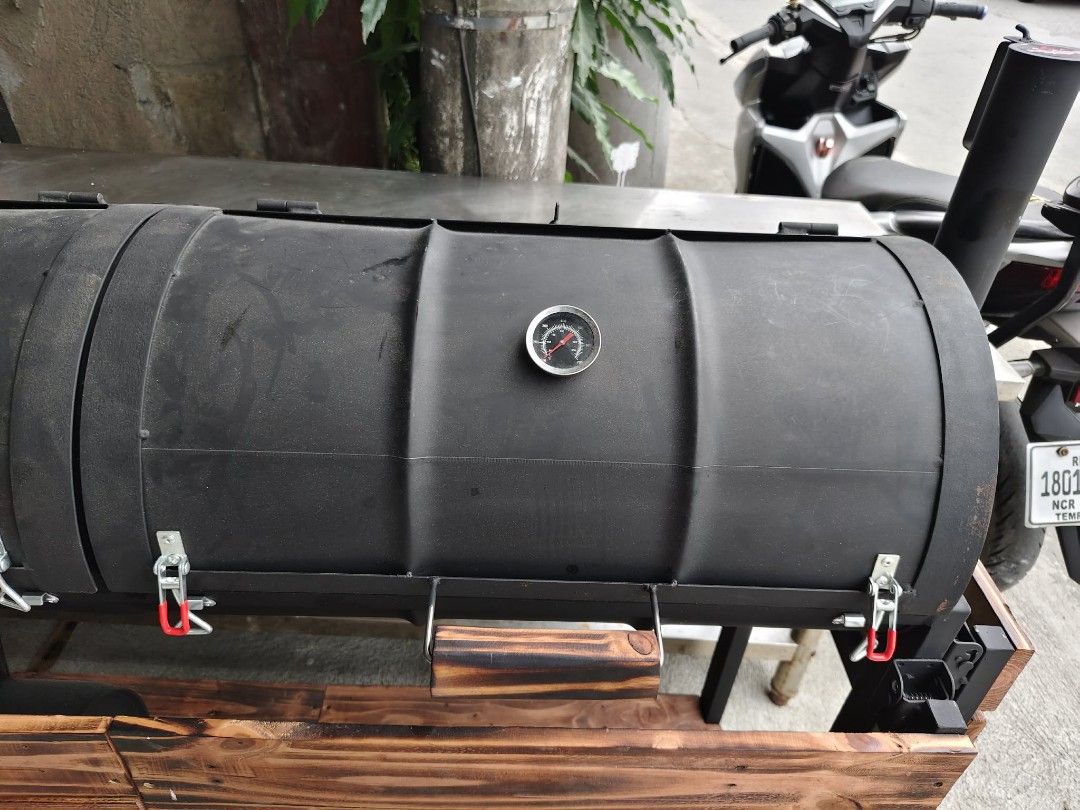 Barrel Pro/Smoker Grill (Category: Outdoor Furniture) located in Quezon City. Submitted by daisyuy1979 (Listing ID 1413905996, Image 2). Description: Good Condition.