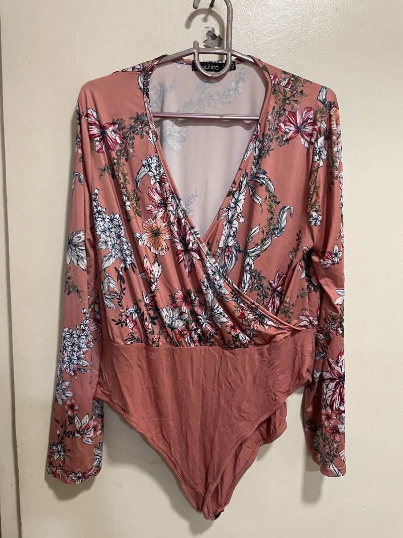 Boohoo Floral Bodysuit (Category: Others Tops) located in Mandaluyong City. Submitted by _copndrop (Listing ID 1414008498, Image 1). Description: - Boohoo floral bodysuit - Size: UK 16, EUR 44, US 12 - Color: Pink with floral pattern - Features: Long sleeves, V-neck - Closure: Snap closure at the bottom FITS MEDIUM TO LARGE NO WHEN WORN PICS RFS: DECLUTTERING LOC: MANDALUYONG.