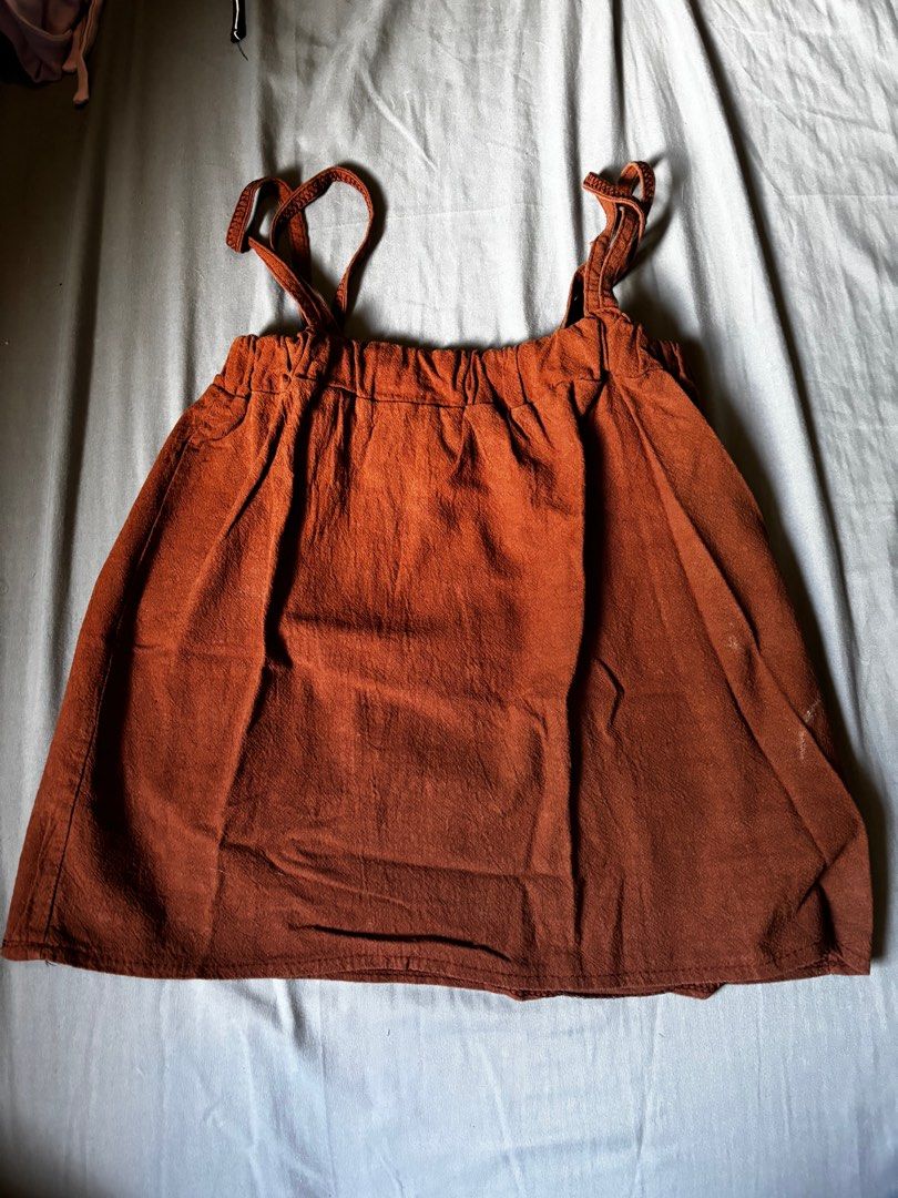 Brown Top (Category: Sleeveless) located in Cebu City. Submitted by getosimp (Listing ID 1413917363, Image 1). Description: Used Once Decluttering Fits XS-S.