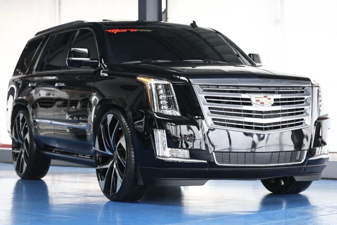Cadillac Escalade Platinum SWB Auto (Category: Used Cars) located in Quezon City. Submitted by marcars_trading (Listing ID 1413873639, Image 2). Description: CALL NOW FOR INQUIRIES! CALL: 0917-5123333/89213333 2018 Cadillac ESCALADE Platinum SWB 4.980M (neg) trade in ok! "GOOD as BRANDNEW! IMMACULATE, VERY FRESH & PRESERVED Condition! Must see to believe & compare!" 1.5 MILLION worth of SET UP & ACCESSORIES - 28inch LEXANI Ghost Wheels - Brandnew