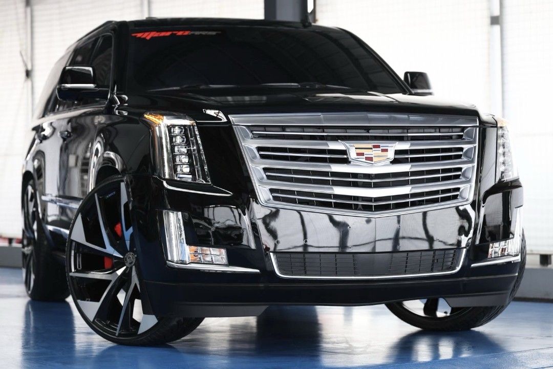 Cadillac Escalade Platinum SWB Auto (Category: Used Cars) located in Quezon City. Submitted by marcars_trading (Listing ID 1413873639, Image 1). Description: CALL NOW FOR INQUIRIES! CALL: 0917-5123333/89213333 2018 Cadillac ESCALADE Platinum SWB 4.980M (neg) trade in ok! "GOOD as BRANDNEW! IMMACULATE, VERY FRESH & PRESERVED Condition! Must see to believe & compare!" 1.5 MILLION worth of SET UP & ACCESSORIES - 28inch LEXANI Ghost Wheels - Brandnew
