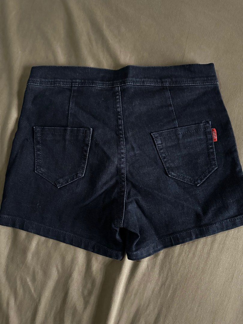 Cally Dark Blue Denim Shorts (Category: Shorts) located in Manila. Submitted by getreadyandeclutter (Listing ID 1413891390, Image 3). Description: - Never used - Dark Blue Denim - Size: 26 - Fits S-M (waistlines 24-26).