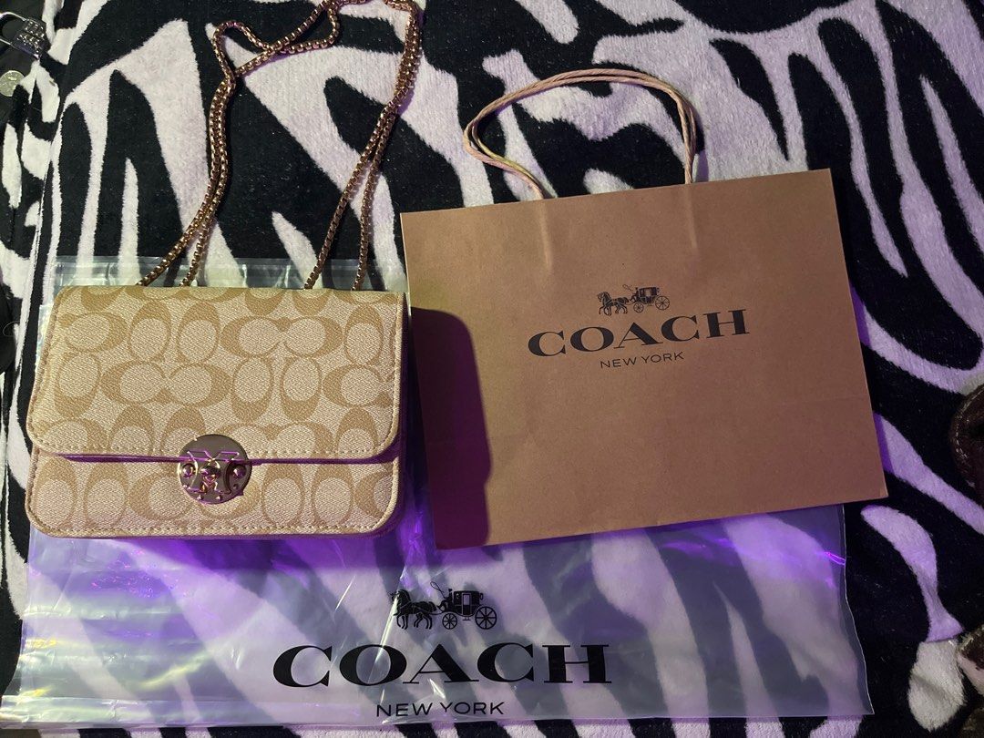 Coach Signature Chain Bag (Category: Luxury Bags & Wallets) located in Manila. Submitted by y2kcloset_ (Listing ID 1413986682, Image 1). Description: - Class A Coach bag - Signature pattern - Chain strap - Clasp closure - Includes Coach paper bag - Includes plastic bag.