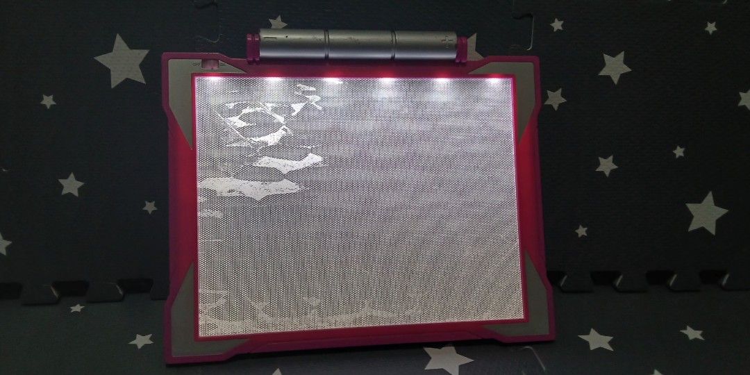 Crayola Lights up Tracing pad (Category: Educational & Learning Toys) located in Manila. Submitted by dories12d57986 (Listing ID 1414047508, Image 2). Description: •Pre-loved UK Toys Educational toys *Sign of usage but still usable and working well.