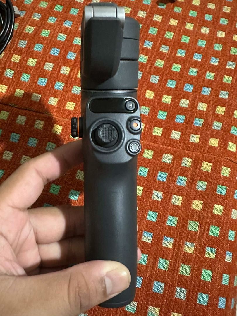 DJI Osmo Mobile 6 Gimbal Stabilizer (Category: Gimbals & Stabilizers ) located in Taguig. Submitted by bautistakr (Listing ID 1413913502, Image 2). Description: - DJI Osmo Mobile 3 gimbal stabilizer - Includes: gimbal, carrying pouch, tripod, phone holder, and charging cable - Foldable design for easy portability - Provides smooth video stabilization - Perfect for professional-looking videos on the go - No issue / Barely used RFS: Naka osmo pocke