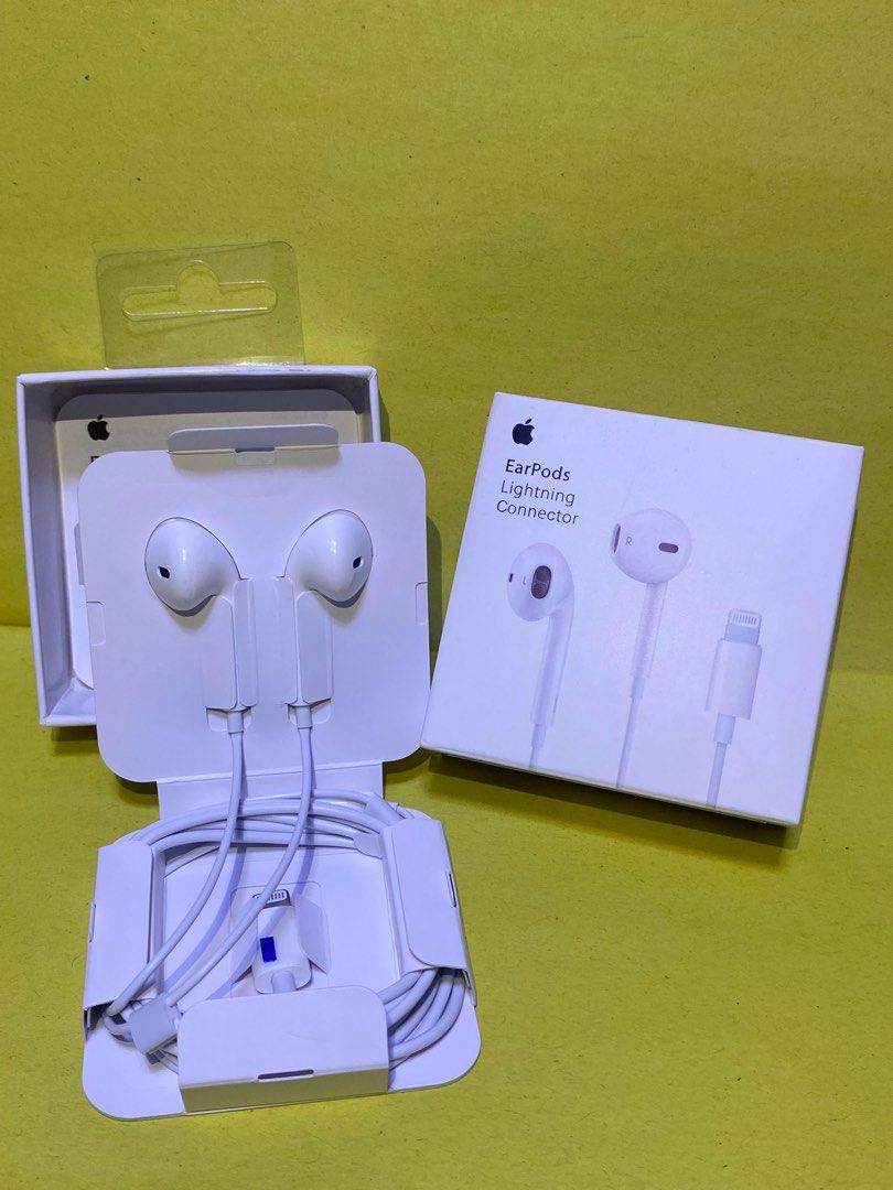 Earpods Lightning connector earphone (Category: Headphones & Headsets) located in Manila. Submitted by dimple162 (Listing ID 1413866370, Image 1). Description: .