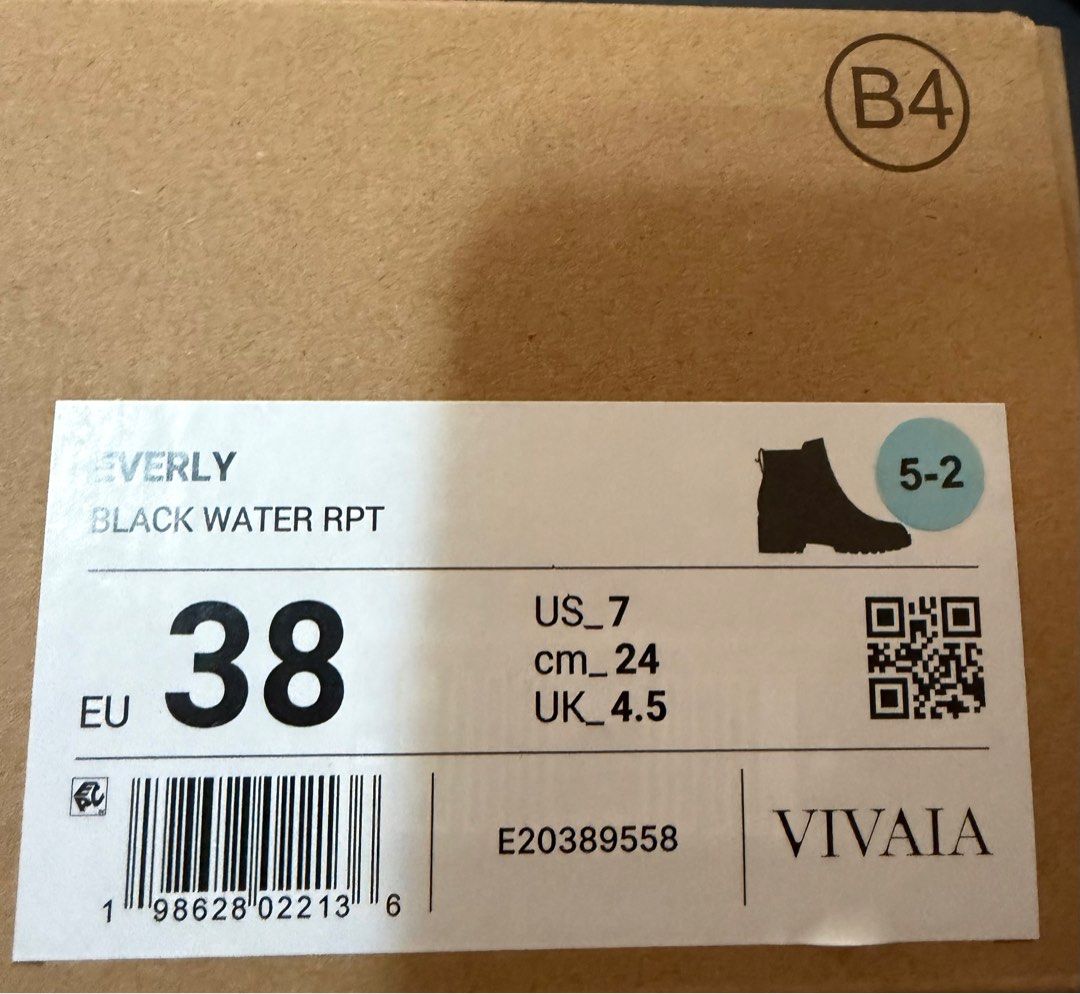 Everly Black Water RPT Boots EU38 (Category: Boots) located in Pasig City. Submitted by mswise (Listing ID 1413879564, Image 1). Description: - Black Everly Boots - Size: EU38, US 7, cm 24, UK 4.5 - Material: Knit - Includes original receipt from SM Megamall (November 18, 2023) - Original Price: ₱13,159.00.