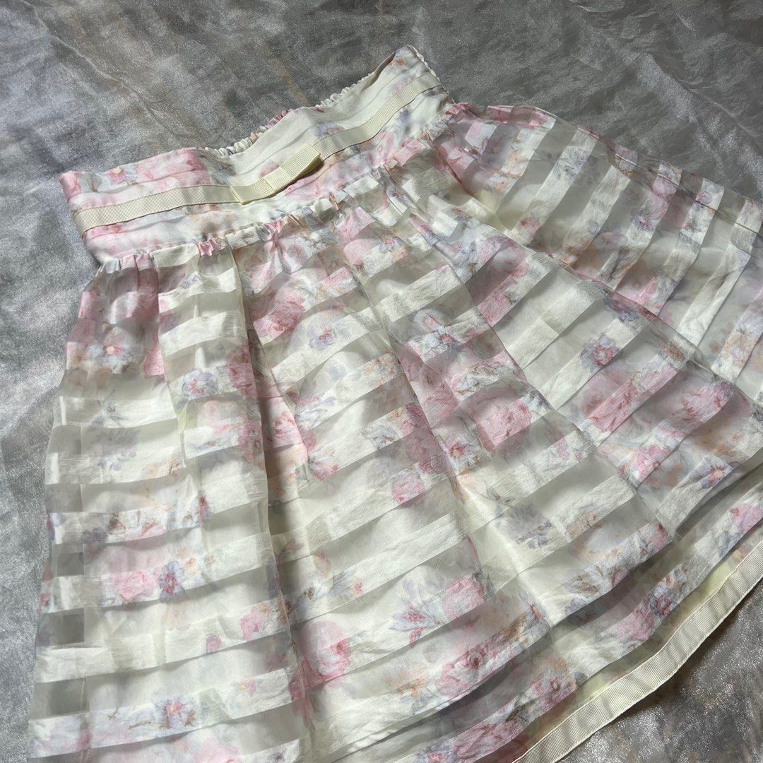 Floral Striped Mini Skirt (Category: Skirts) located in Bulacan. Submitted by mei_declutters (Listing ID 1413941124, Image 3). Description: Brand: —— Waist: 26-33 in Length: 19 in Flaws: none.