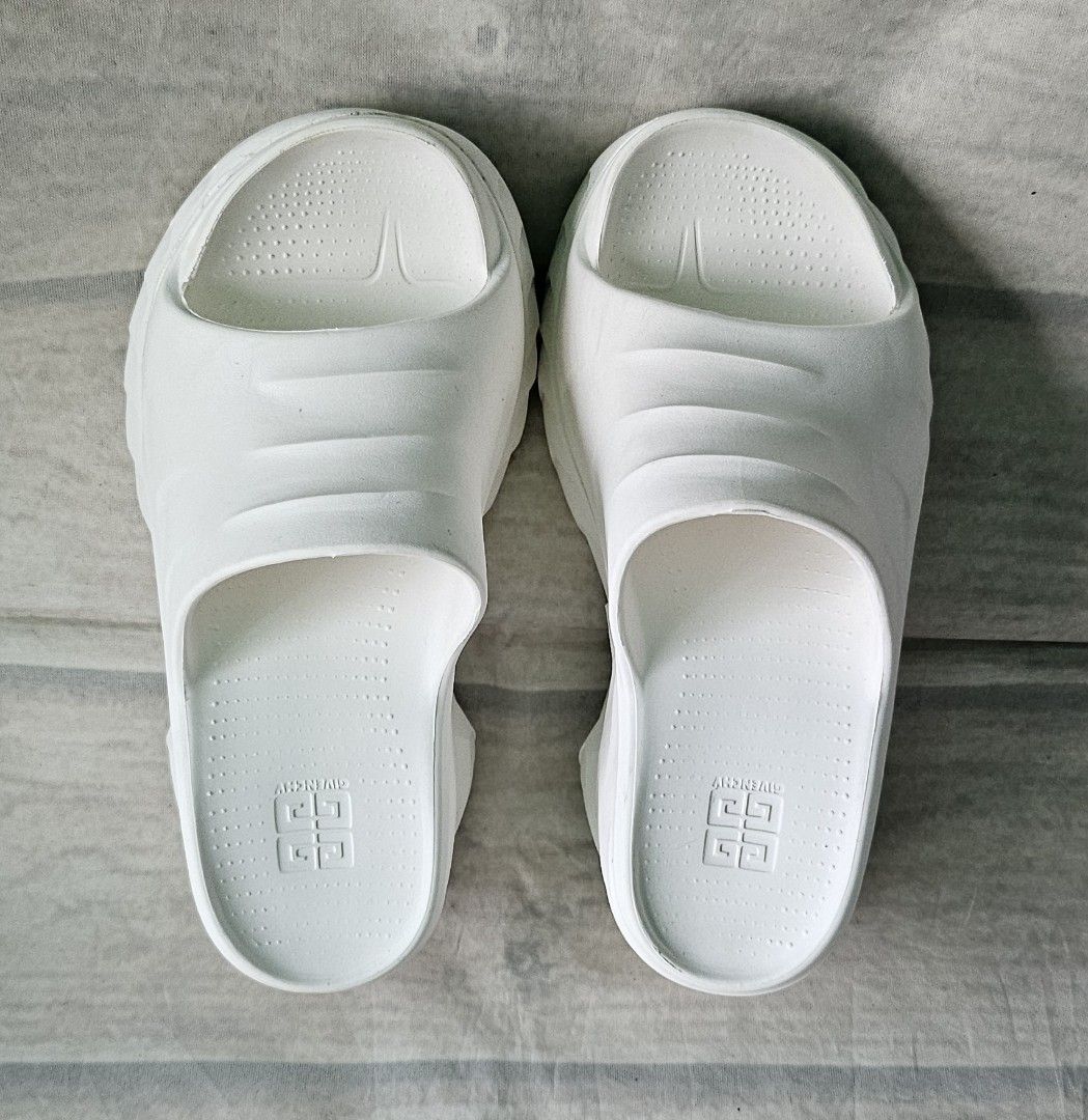 Givenchy Marshmallow Rubber Platform Slide Sandals (Category: Wedges) located in Baguio. Submitted by grumpygranny (Listing ID 1414015622, Image 3). Description: US 7 WYSIWYT..item is exactly as listed. ➡️ please purchase with the understanding that this is a USED item. if you are sensitive to this condition, please do not purchase. ➡️This item is sold as-is with no other inclusions as posted. I can only PERSONALLY guarantee its authenticity. Ple