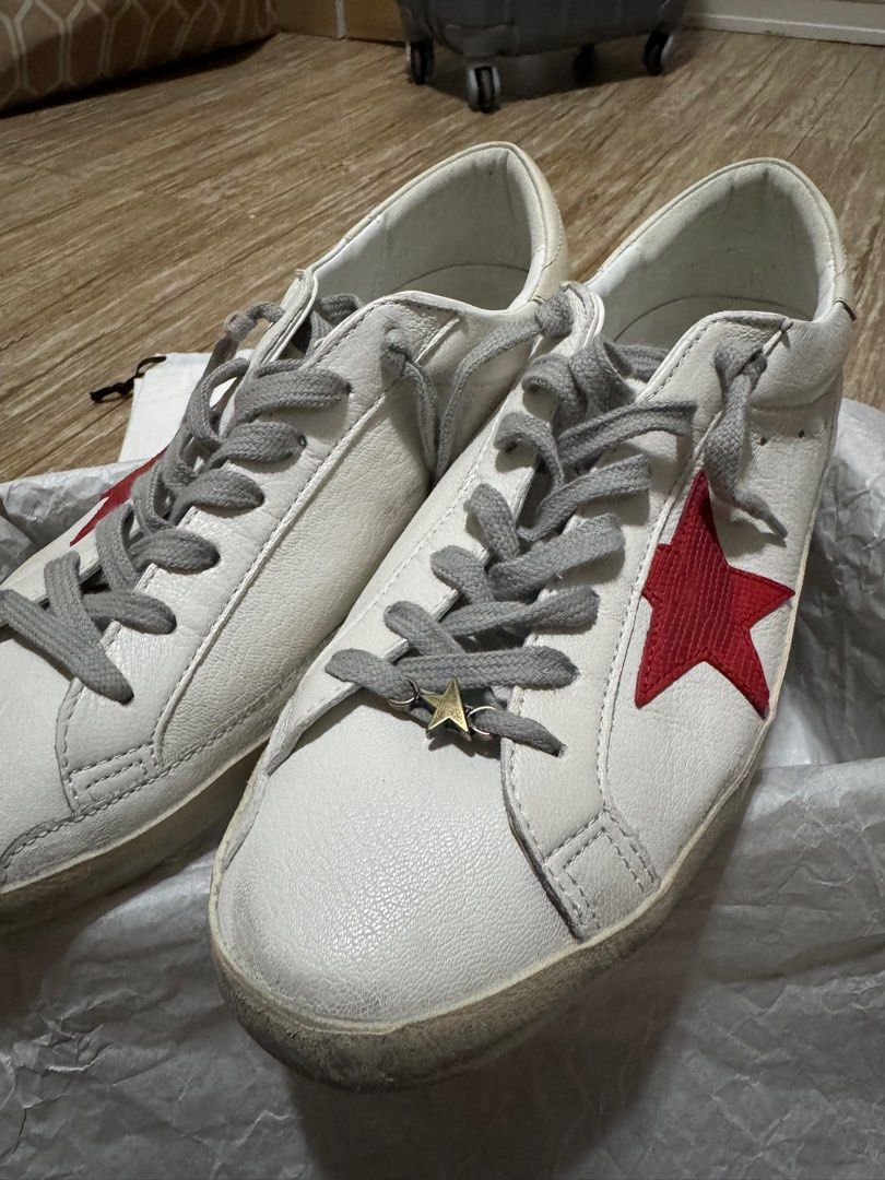 Golden Goose Singapore Exclusive (Category: Sneakers) located in Makati City. Submitted by marstard (Listing ID 1414048032, Image 3). Description: Golden Goose “SG Exclusive” Size 44 Bought in SG IYKYK.