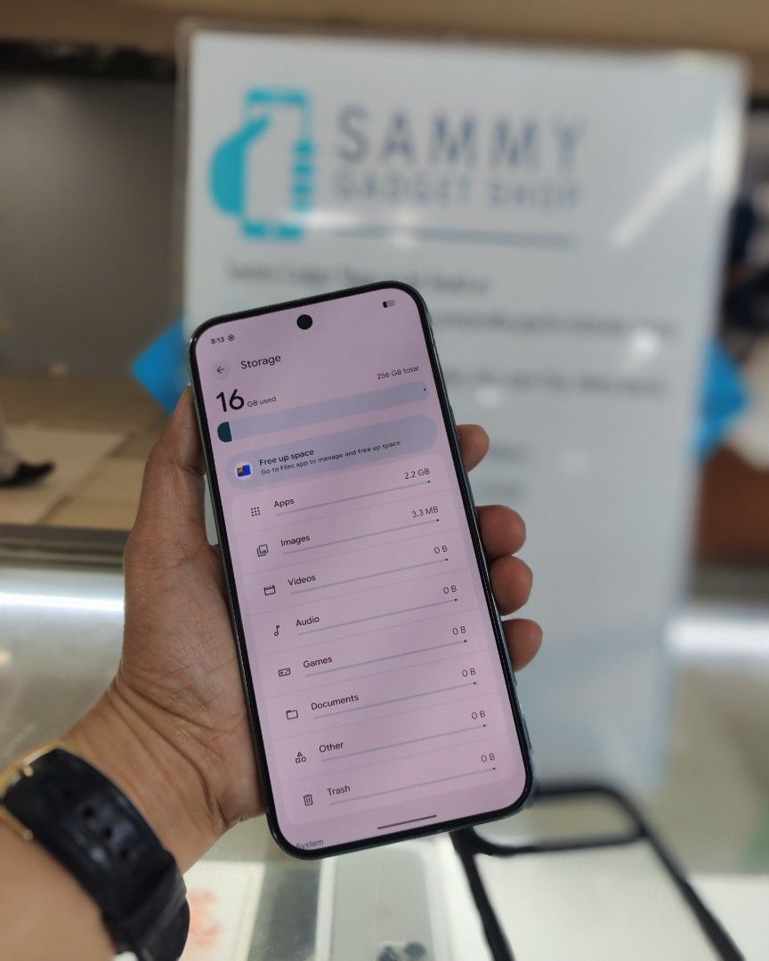 Google pixel 9pro XL 256 2ndhand/Opeline (Category: Google Pixel) located in Quezon City. Submitted by ronalynac40976 (Listing ID 1413876742, Image 3). Description: Google pixel 9pro xl good condition💯 With case/replace charger Iphone 16plus 128 With box/same serial good condition💯 Pick up store in greehills We accept swap/trade in We accept creditcard Dm or call for fast transaction 09279500069/09425544556 Located @ Aquarium area stall no. Y-4