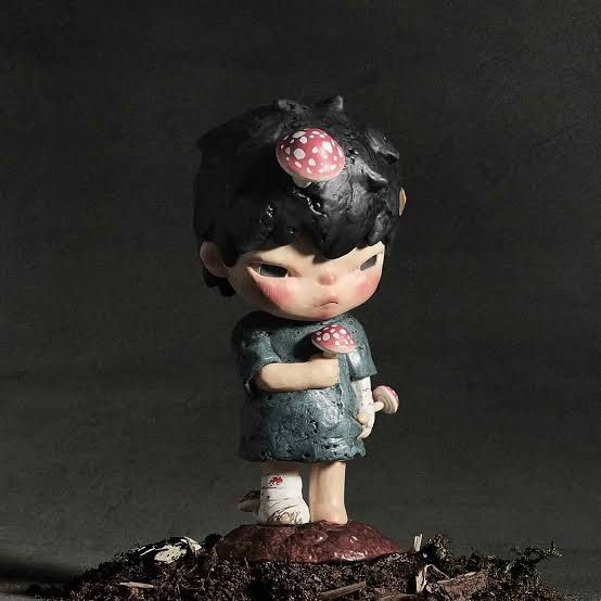 Hirono Parasite Reshape Series (Category: Designer & Blind Box Toys) located in Manila. Submitted by nikashoppe (Listing ID 1414032398, Image 1). Description: hirono reshape series: parasite - comes with box, foil, and card! - no flaws; kept in an acrylic case.