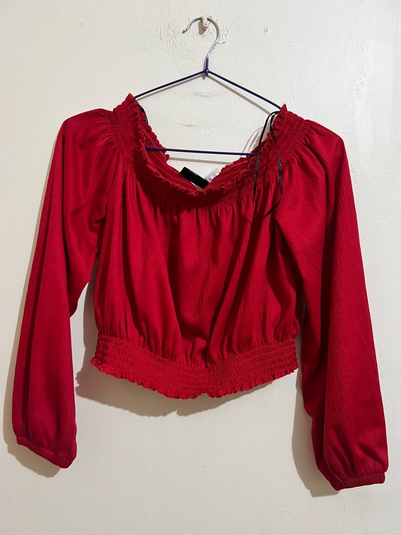 H&M 2 way red long sleeves (Category: Longsleeves) located in Marikina City. Submitted by destashndeclutter (Listing ID 1413957117, Image 1). Description: Can be worn as regular top or off shoulder M on tag.