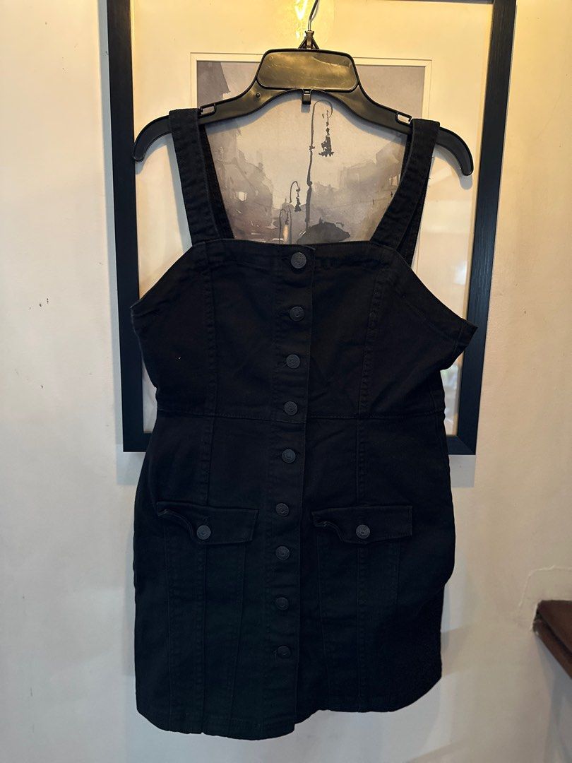 HM denim overall (Category: Dresses) located in Quezon City. Submitted by _mgnmn (Listing ID 1413995142, Image 1). Description: .