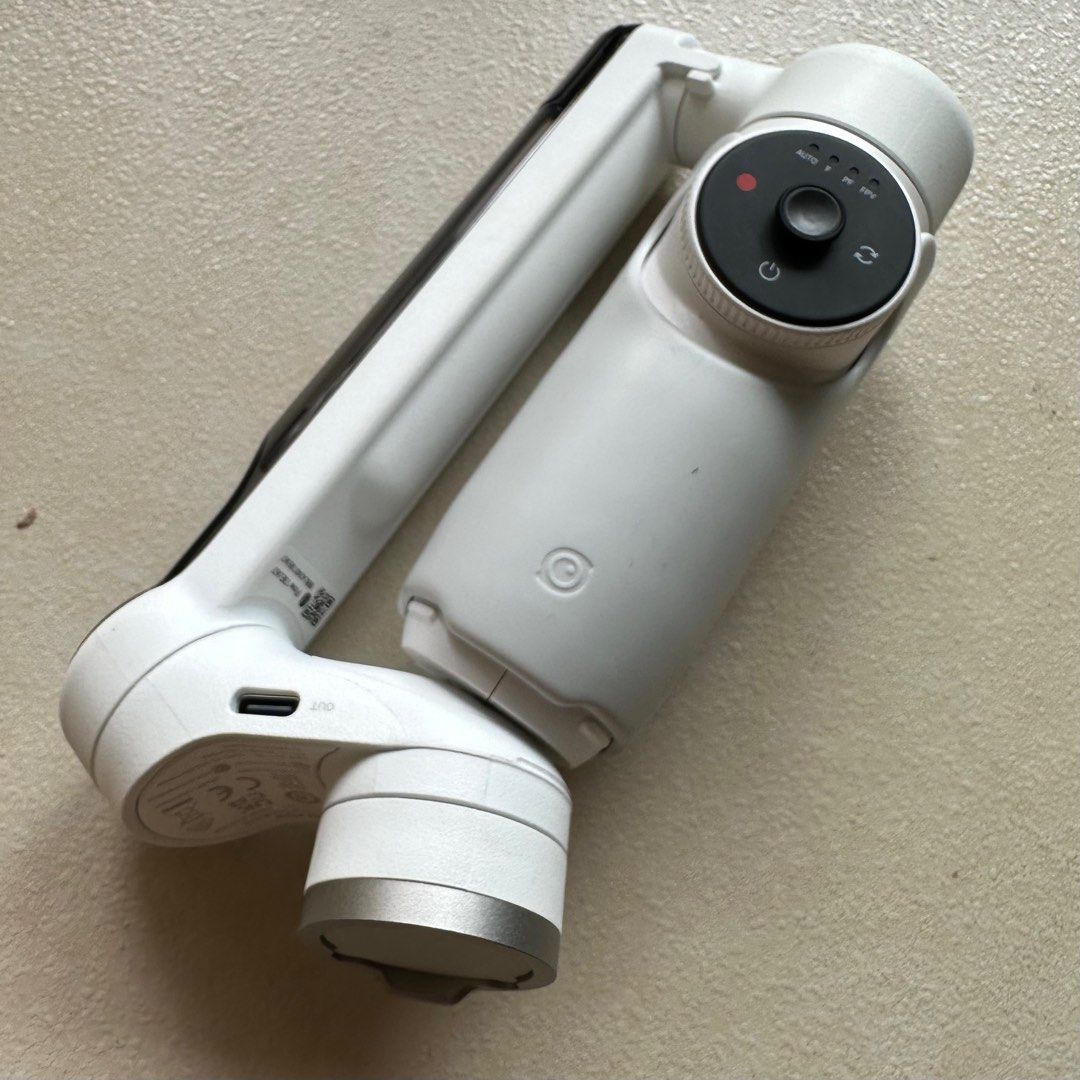 Insta360 flow (good as new) (Category: Gimbals & Stabilizers ) located in Mandaluyong City. Submitted by lalas_collection (Listing ID 1413855601, Image 3). Description: Used once only. No issues. No box na (naitapon na po) RFS: Used once only and di na nagagamit. Negotiable PM for more deets.