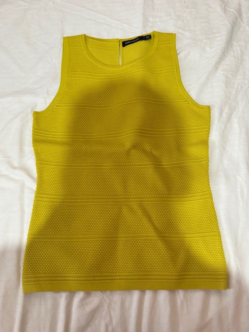 Karen Millen top (Category: Sleeveless) located in Nueva Valencia. Submitted by lululeimon (Listing ID 1413948093, Image 1). Description: Used once XS-S .