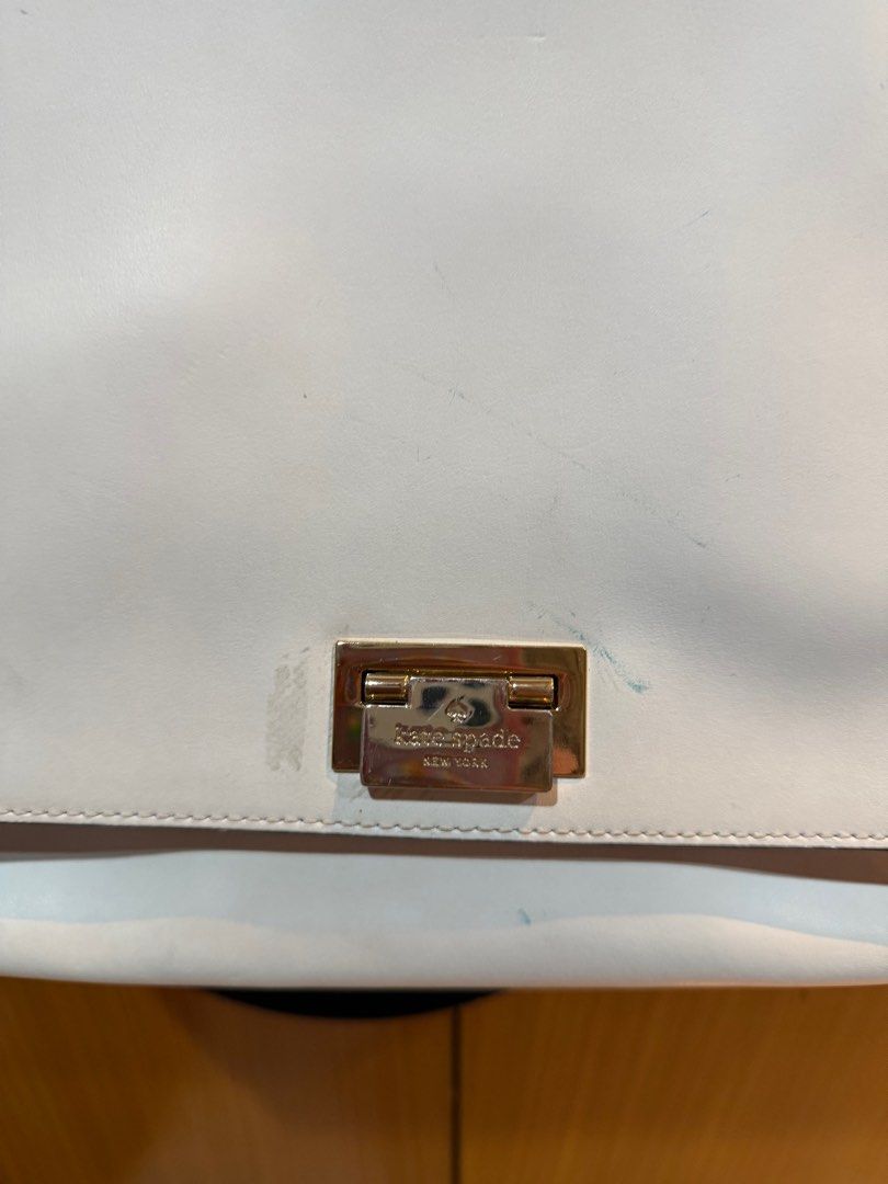 Kate Spade Magnolia Park Large Bag (Category: Cross-body Bags) located in Iloilo. Submitted by chringgg (Listing ID 1414001866, Image 2). Description: •bought from their website last 2017 •used a few times as my work bag but it was too big for my liking •has a small stain (please see photos) but other than that everything is okay. insides are clean and corners are okay SHIPPING FEE IS TO BE SHOULDERED BY BUYER :) .