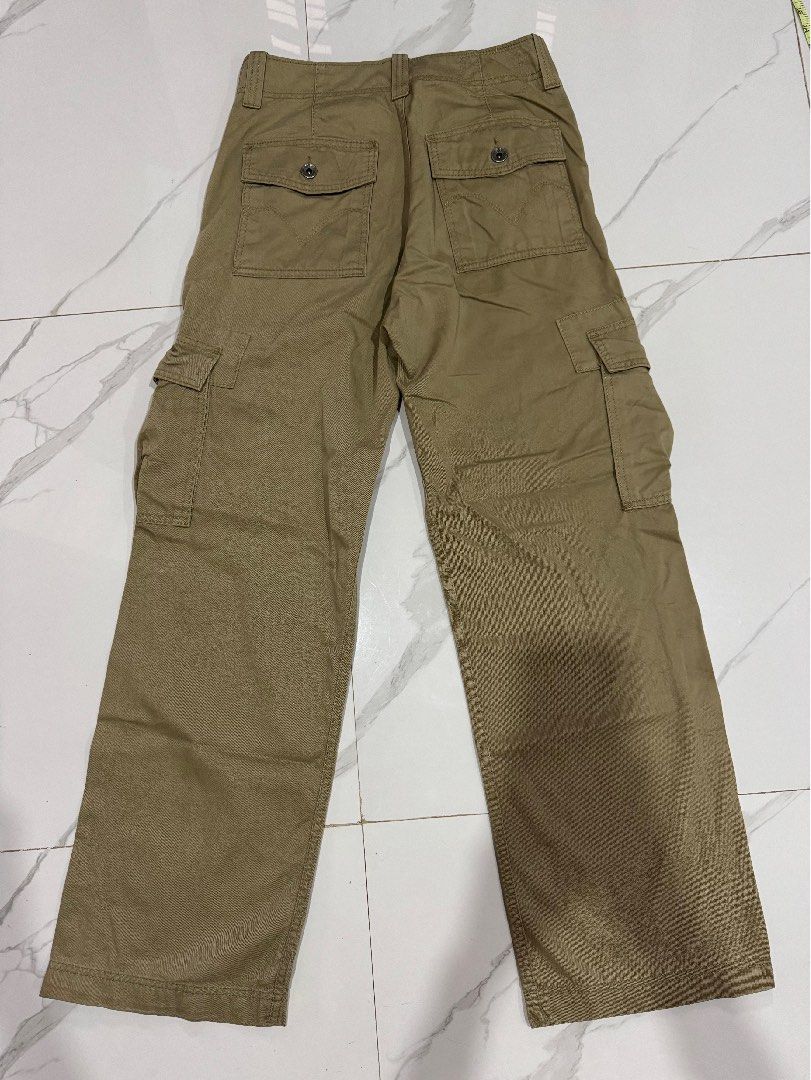 Levi's Cargo pants (Category: Jeans) located in Sablan. Submitted by bag.a.holic.bygaile.ph (Listing ID 1413909515, Image 2). Description: No major flaws .