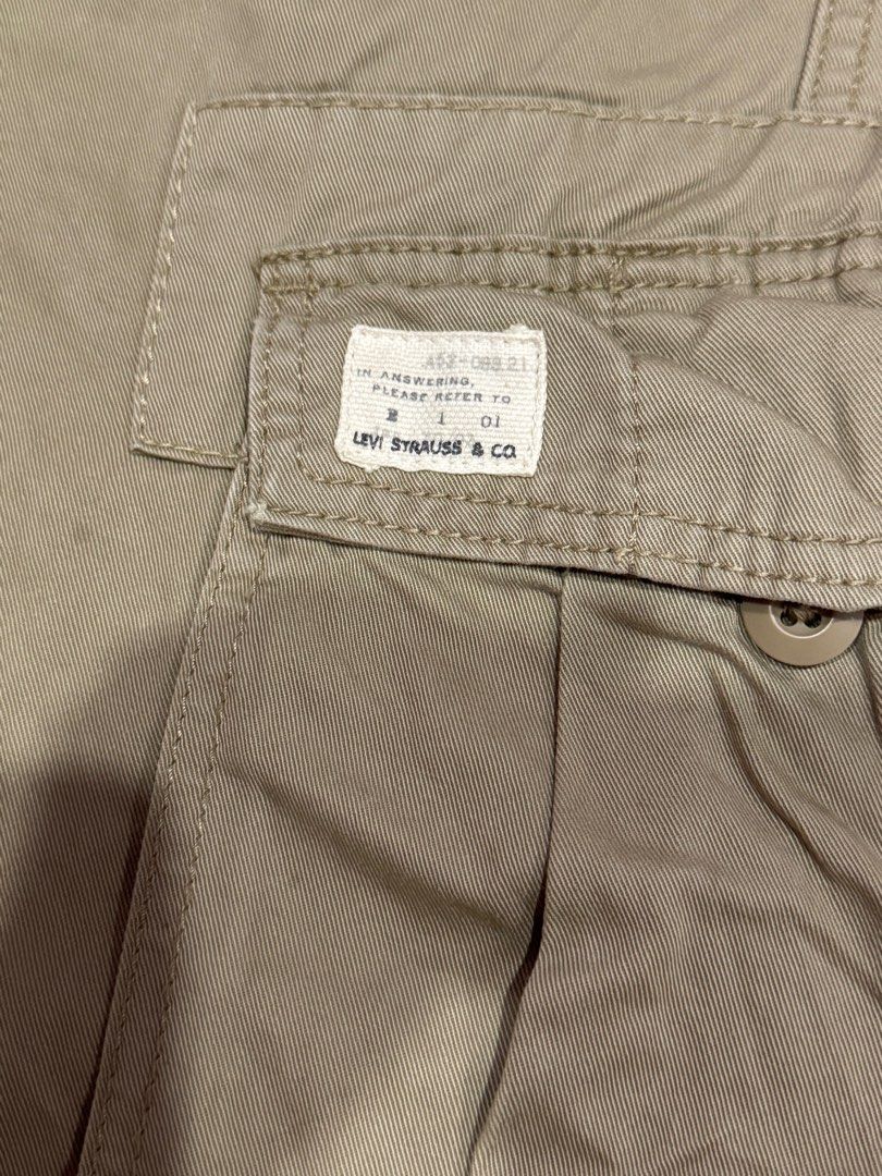Levi's Cargo pants (Category: Jeans) located in Sablan. Submitted by bag.a.holic.bygaile.ph (Listing ID 1413909515, Image 3). Description: No major flaws .