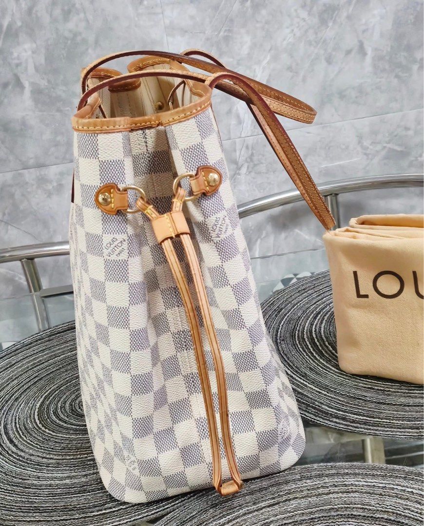 Louis Vuitton Damier Azur Neverfull MM (Category: Luxury Bags & Wallets) located in Caloocan City. Submitted by lujosacollection (Listing ID 1414036836, Image 3). Description: Guaranteed Authentic/Original Preloved Louis Vuitton Damier Azur Neverfull MM In very good condition With dustbag Free bag organizer.